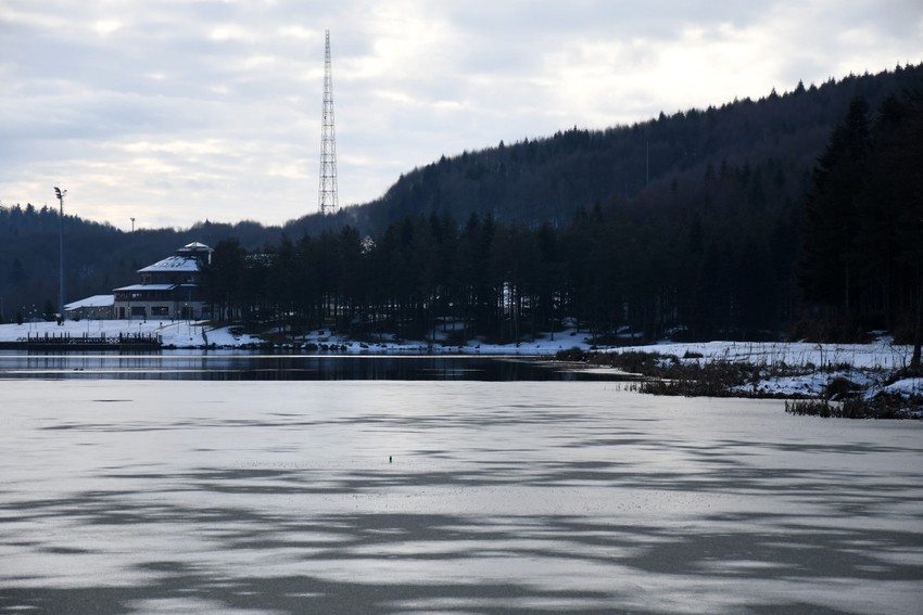 Düzce'de 1280 metre yükseklikteki gölet, buz tabakasıyla kaplandı - Resim : 2