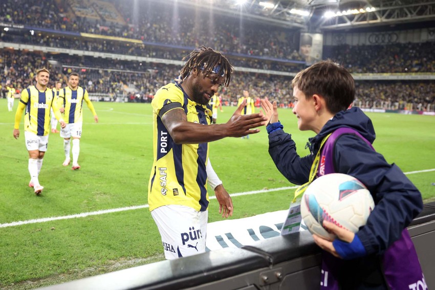 Napoli'ye transferi iptal olmuştu! Maximin'den Fenerbahçe kararı! Sosyal medyadan duyurdu - Resim : 1