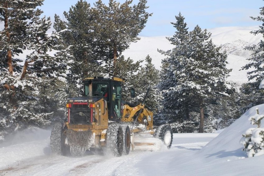 Erzincan'da gece saatlerinde başlayan kar ve tipi kenti etkisi altına alındı. Yetkililerden önemli uyarı geldi - Resim : 1