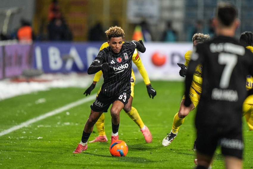 Beşiktaşlılar çok sevinecek! İmzalar atıldı! Yıldız futbolcunun sözleşmesi 5 yıl uzatıldı - Resim : 1