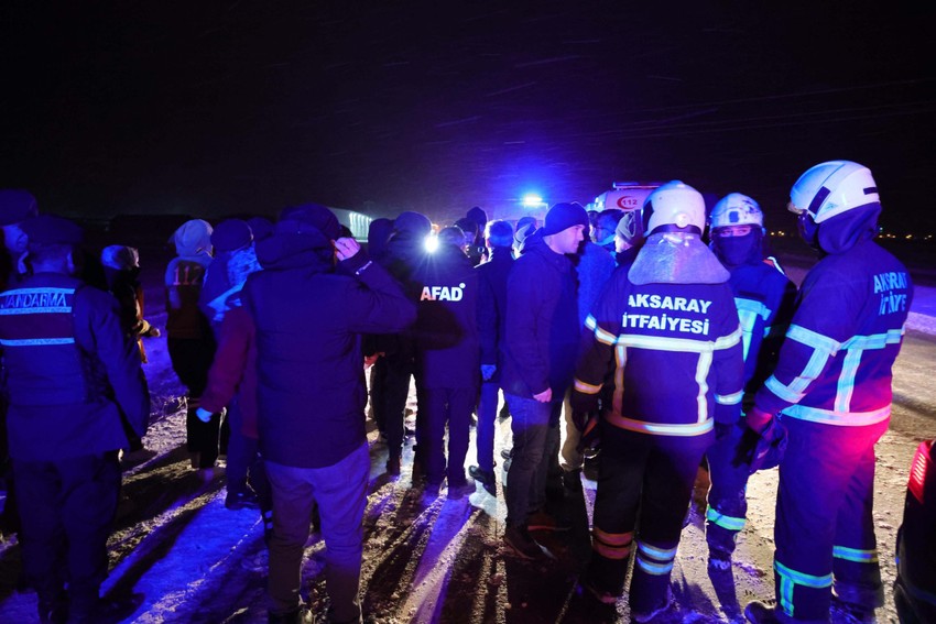 Aksaray'da yolcu otobüsü devrildi: Çok sayıda yaralı var! - Resim : 1