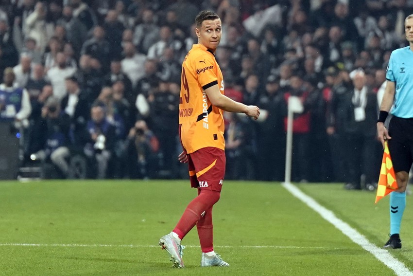 Beşiktaş derbisinde kırmızı kart görmüştü! Galatasaray'da Frankowski 12 yıl sonra bir ilk yaşadı - Resim : 1