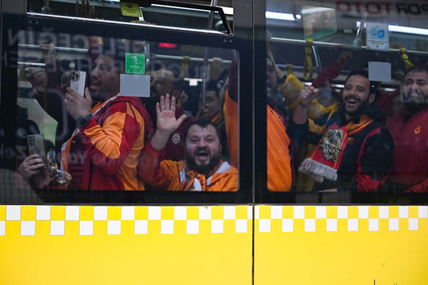 Galatasaray taraftarları, Fenerbahçe derbisi için Kadıköy’e geldi! - Resim : 2