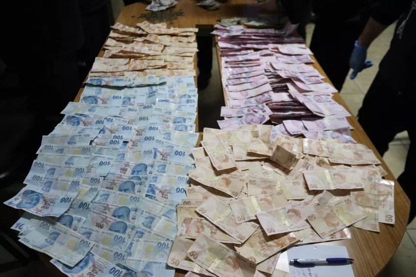 Dilencinin üzerinden çıkan para şoke etti! 8 zabıta 1 saatte zor saydı - Resim : 2