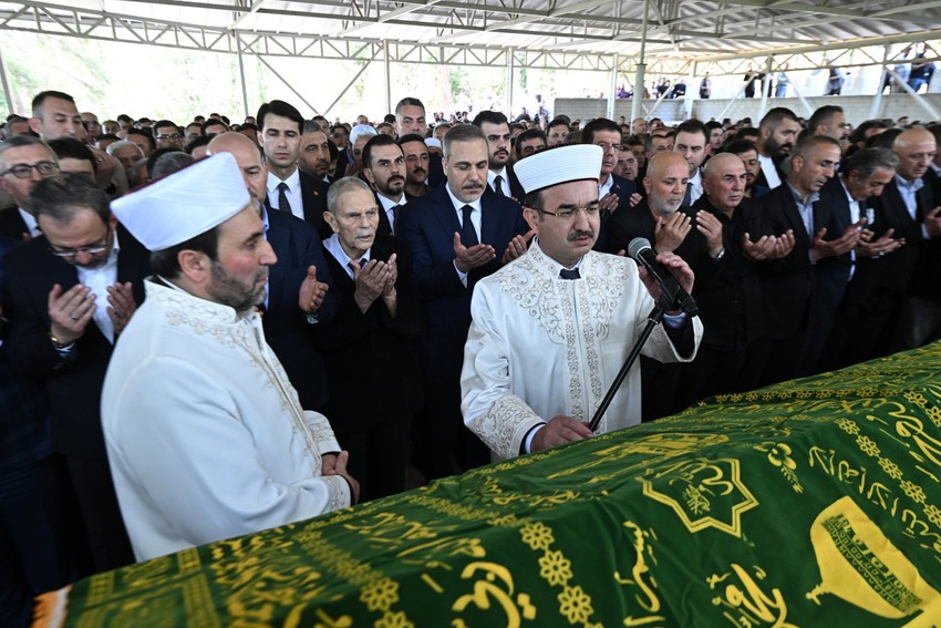Mevlüt Çavuşoğlu'nun acı günü! Osman Çavuşoğlu son yolculuğuna uğurlandı - Resim : 10