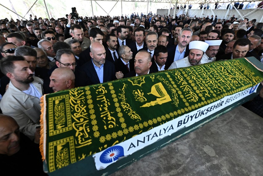 Mevlüt Çavuşoğlu'nun acı günü! Osman Çavuşoğlu son yolculuğuna uğurlandı - Resim : 3