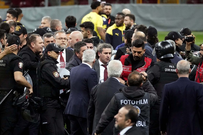 Olaylı Galatasaray- Fenerbahçe derbisi davasında yeni gelişme! 2 Fenerbahçeli futbolcu için zorla getirme kararı! - Resim : 3
