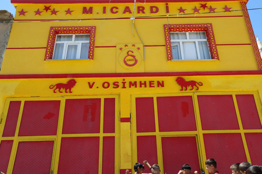 Fanatik Galatasaray taraftarından görülmemiş hareket! 5.yıldız geldi, Osimhen’i onurlandırdı - Resim : 3