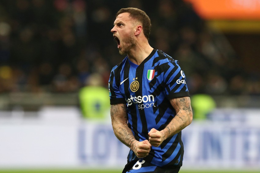 Fenerbahçe'ye Dzeko'nun yerine İtalyan devinden ayrılan 3.5 milyon euroluk forvet önerildi. Yaşını duyan taraftarlar sinir krizi geçirdi - Resim : 1
