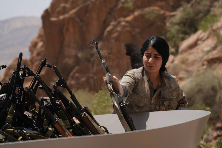 Terörsüz Türkiye'de tarihi gün! PKK'lı grup silah bıraktı ve silahları yaktılar! İşte o görüntüler! - Resim : 4