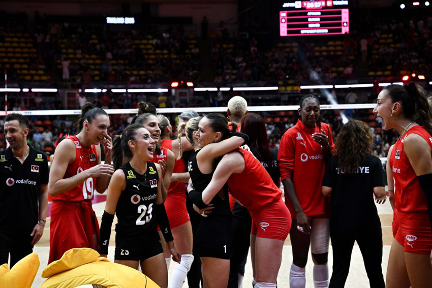 Türkiye tek yürek! Filenin Sultanları, Dünya Şampiyonluğu için İtalya karşısında! - Resim : 1