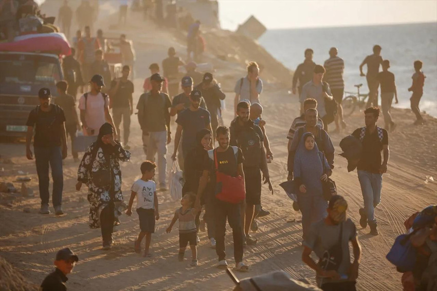 Ateşkes sonrası Gazze’de hareketlilik: Yeniden inşa için umut: Filistinlilerin kuzeye dönüşü sürüyor - Resim : 1