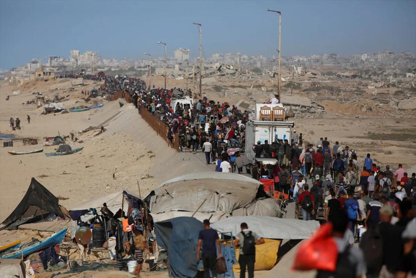 Ateşkes sonrası Gazze’de hareketlilik: Yeniden inşa için umut: Filistinlilerin kuzeye dönüşü sürüyor - Resim : 3
