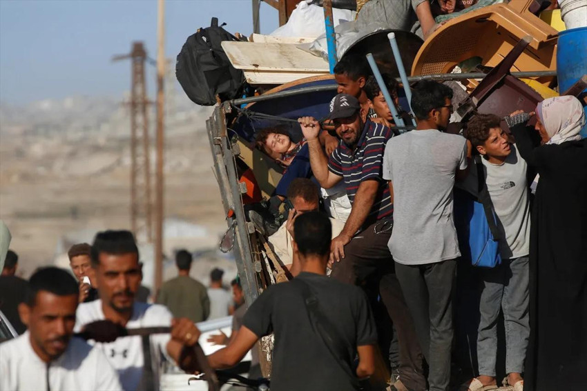 Ateşkes sonrası Gazze’de hareketlilik: Yeniden inşa için umut: Filistinlilerin kuzeye dönüşü sürüyor - Resim : 5