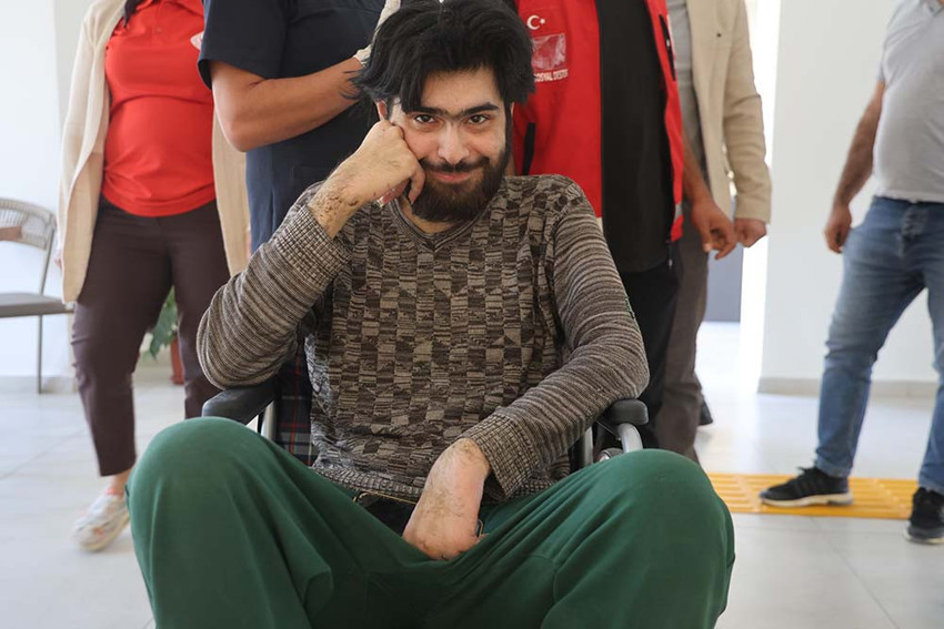 3 yıl sonra ilk defa evden çıktı: İşte Barış'ın son hali - Resim : 1