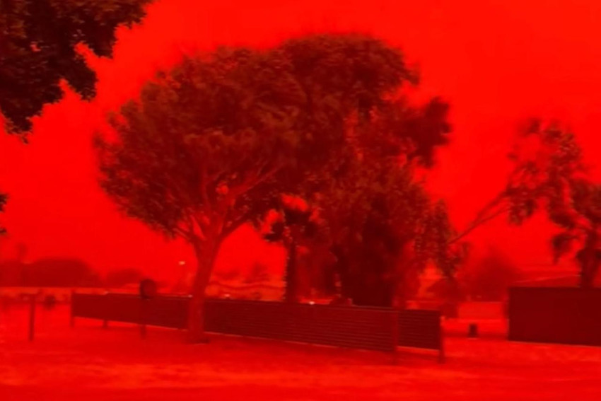 İnanması zor ama gerçek! Avustralya'da gökyüzü kan kırmızısına büründü! - Resim : 1