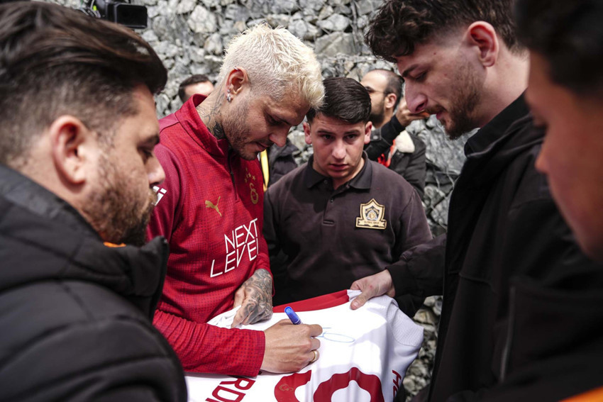 Galatasaray'da coşkulu idman! Taraftarlardan futbolculara büyük destek - Resim : 4