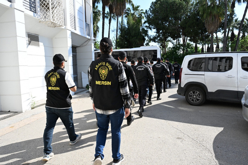 100 milyonluk para trafiği! Mersin'de dolandırıcılık şebekesi &ccedil;&ouml;kertildi - Resim : 3