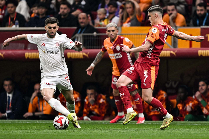 Nefes kesen son! Antalyaspor’u 6 gollü maçta yendi! Süper Lig’de şampiyon Galatasaray - Resim : 1