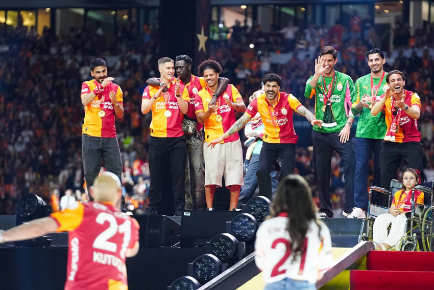 Ali Sami Yen'de muhteşem gece! Süper Lig şampiyonu Galatasaray kupasına kavuştu - Resim : 5