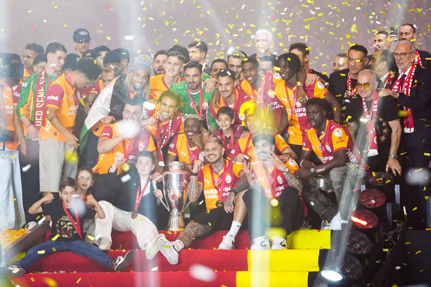 Ali Sami Yen'de muhteşem gece! Süper Lig şampiyonu Galatasaray kupasına kavuştu - Resim : 2