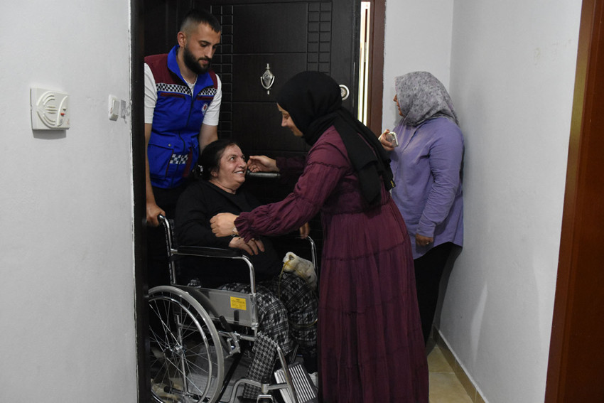 Anne ve kızı 30 yıl sonra kavuştu! Göz yaşları sel oldu: “Bir daha göremeyecektim!” - Resim : 1