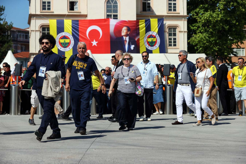 Fenerbahçe yeni başkanını seçiyor! Aziz Yıldırım mı, Hakan Safi mi? Oy verme işlemi sürüyor! - Resim : 2