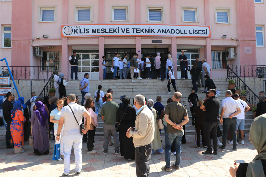 LGS heyecanı başladı! 1 milyonu aşkın öğrenci sınavda - Resim : 3