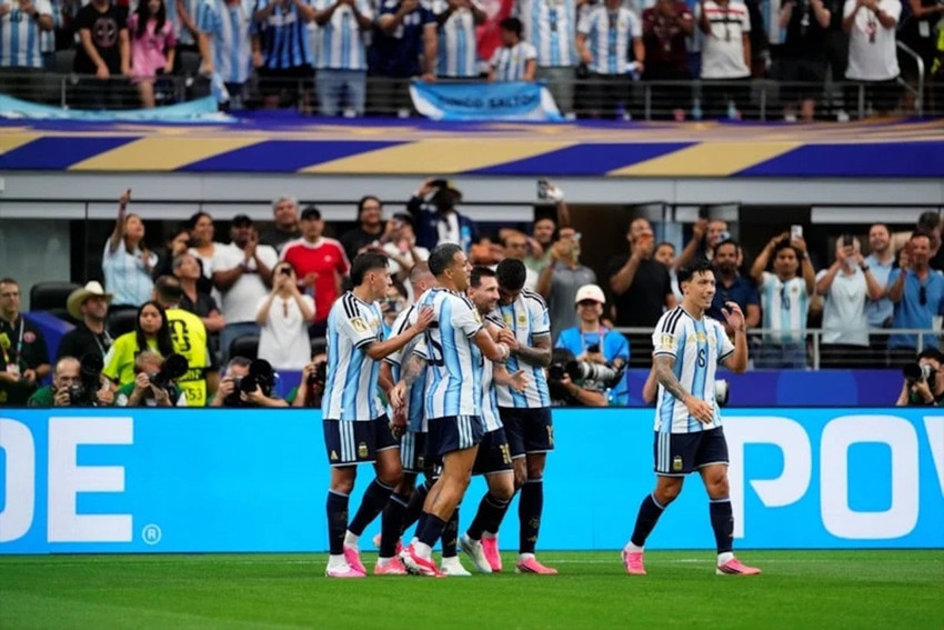 Messi Dünya Kupası'nda tarih yazdı! Arjantin son 32'de! - Resim : 3