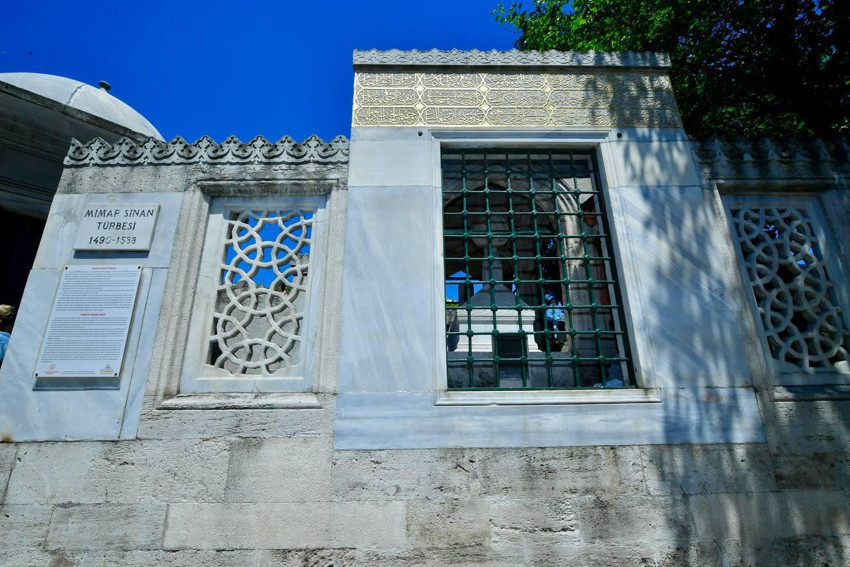 Mimar Sinan&rsquo;ın vasiyeti S&uuml;leymaniye&rsquo;de yaşatıldı! G&uuml;rsoy Vakfı ve Fatih Belediyesi iş birliğiyle binlerce vatandaşa aşure ikram edildi - Resim : 1