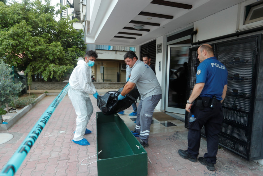 Evden o poşetle çıkarken yakalanmıştı! 80 kamera incelendi! Birlikte oldu, öldürdü, ziynet eşyalarını çaldı! - Resim : 2