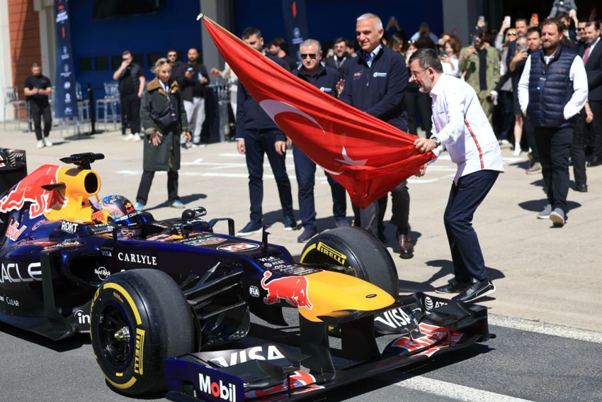 Formula 1 yıllar sonra geri dönüyor! Bakan Ersoy müjdeyi verdi: İstanbul Park'ta dev organizasyon! - Resim : 5
