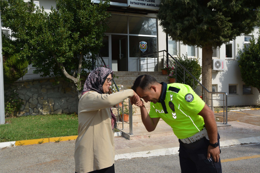 Polisi görünce eşini yolda indirdi! Trafik uygulamasında film gibi anlar! Tüm Türkiye bu cezayı konuşuyor - Resim : 4
