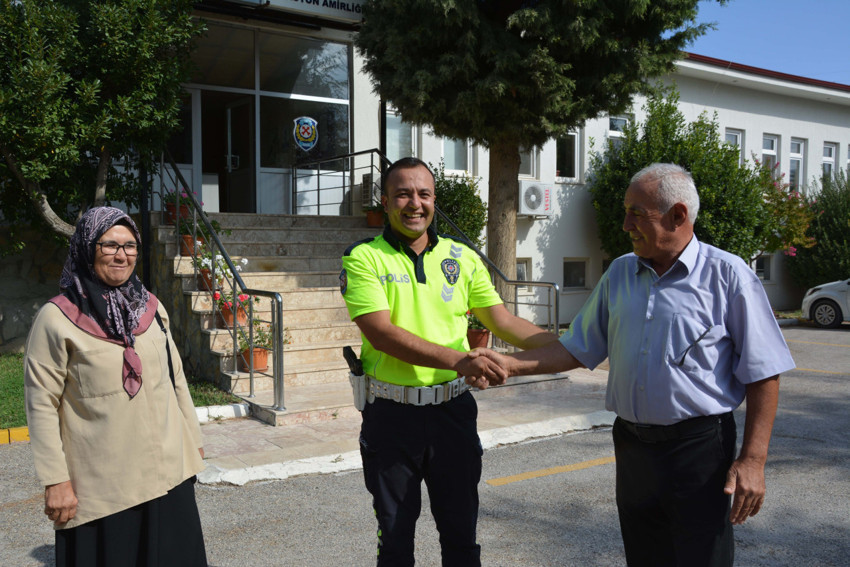 Polisi görünce eşini yolda indirdi! Trafik uygulamasında film gibi anlar! Tüm Türkiye bu cezayı konuşuyor - Resim : 3