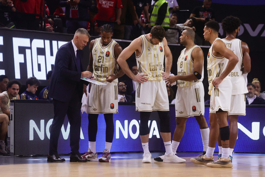 Fenerbah&ccedil;e&rsquo;de Savunma Bavula Girdi, Derbide Topun Kıymetini Bilen Kazandı - Resim : 6