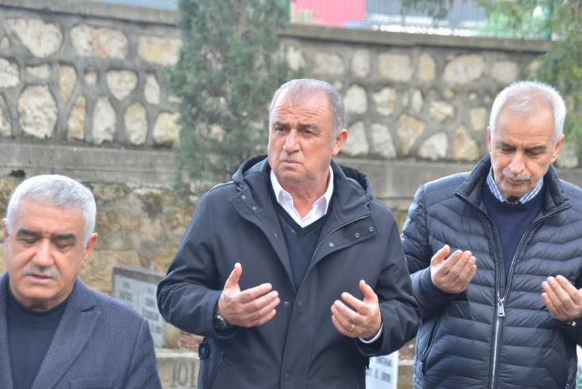 Fatih Terim, babasının kabrini ziyaret etti - Resim : 1