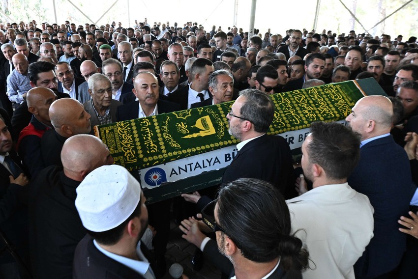 Mevlüt Çavuşoğlu'nun acı günü! Osman Çavuşoğlu son yolculuğuna uğurlandı - Resim : 6