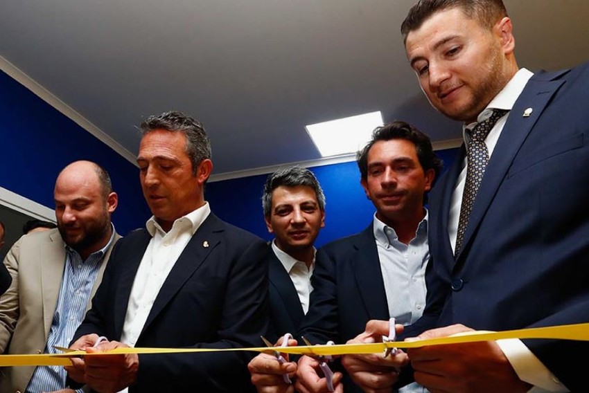 Fenerbahçe'de olaylı gece! "Ali Koç 2 kişi ile dernek bastı bombası düştü" Resmi açıklama geldi - Resim : 1