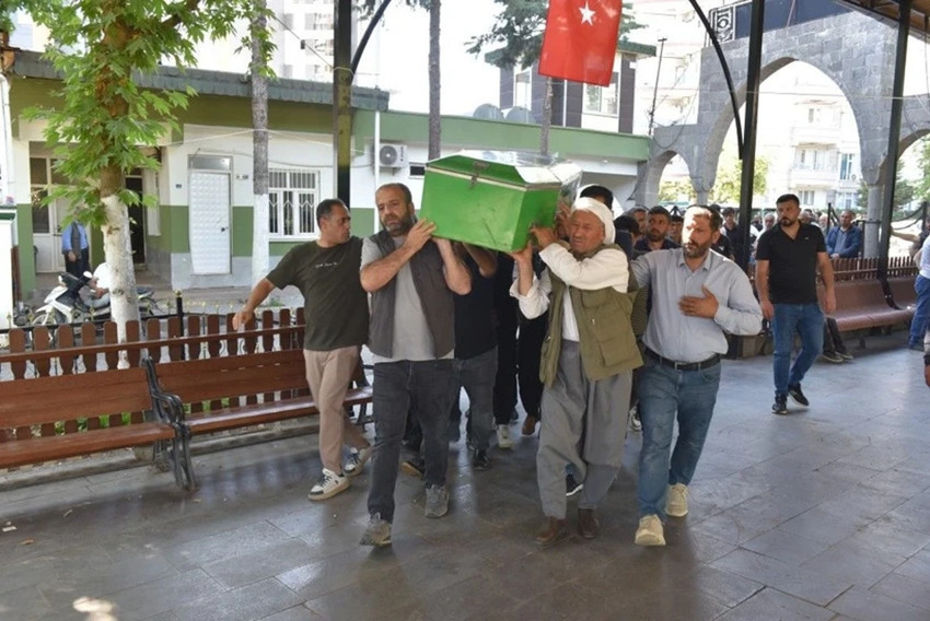 Karaman'da gözyaşları sel oldu! Sulama kanalına düşen 3 kardeşe veda... - Resim : 1