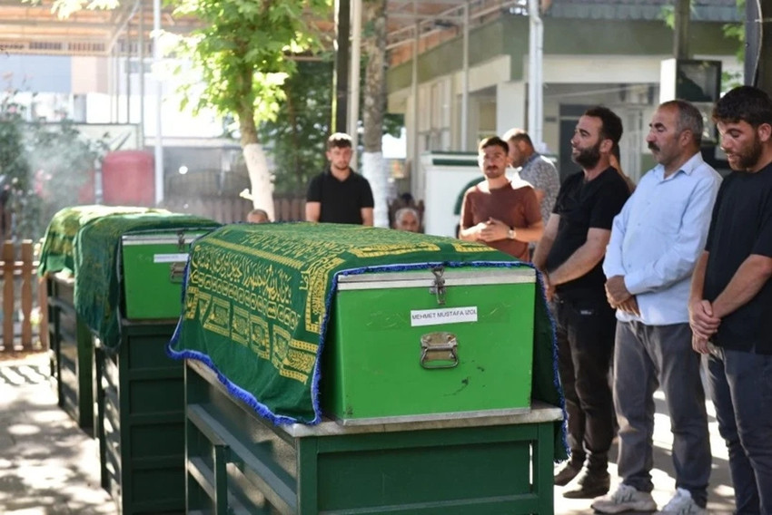 Karaman'da gözyaşları sel oldu! Sulama kanalına düşen 3 kardeşe veda... - Resim : 3