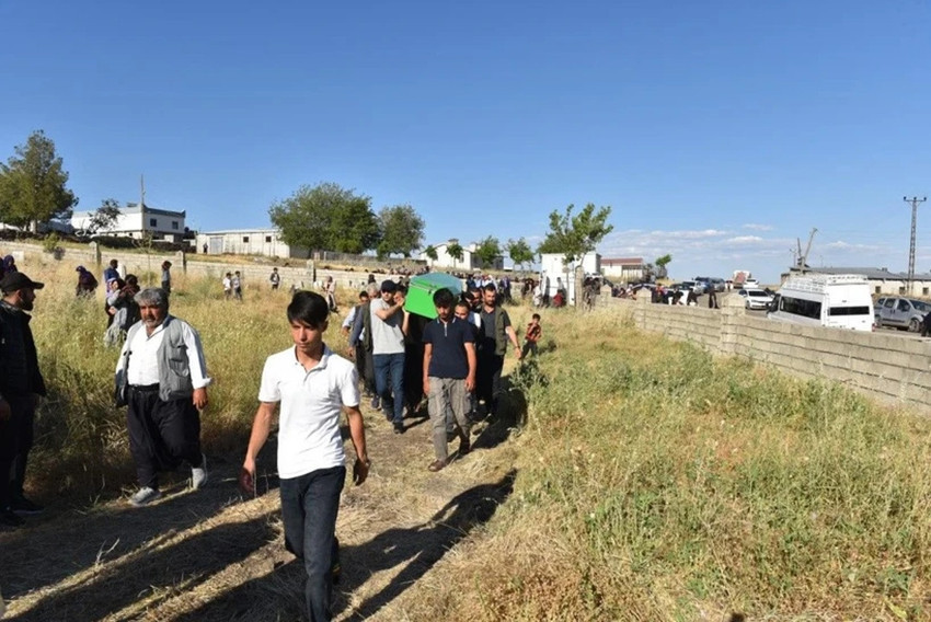Karaman'da gözyaşları sel oldu! Sulama kanalına düşen 3 kardeşe veda... - Resim : 7