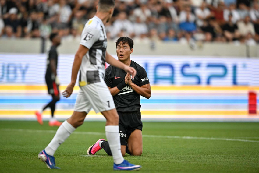 Kartal 10 kişiyle uçtu! Beşiktaş, Hradec Kralove'yi deplasmanda devirdi, avantajı kaptı - Resim : 4