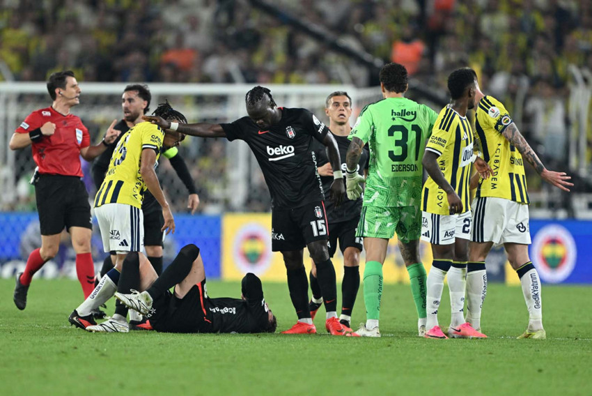 Fenerbahçe- Beşiktaş derbisinde saha karıştı! Skriniar ve Vlahovic birbirine girdi - Resim : 2