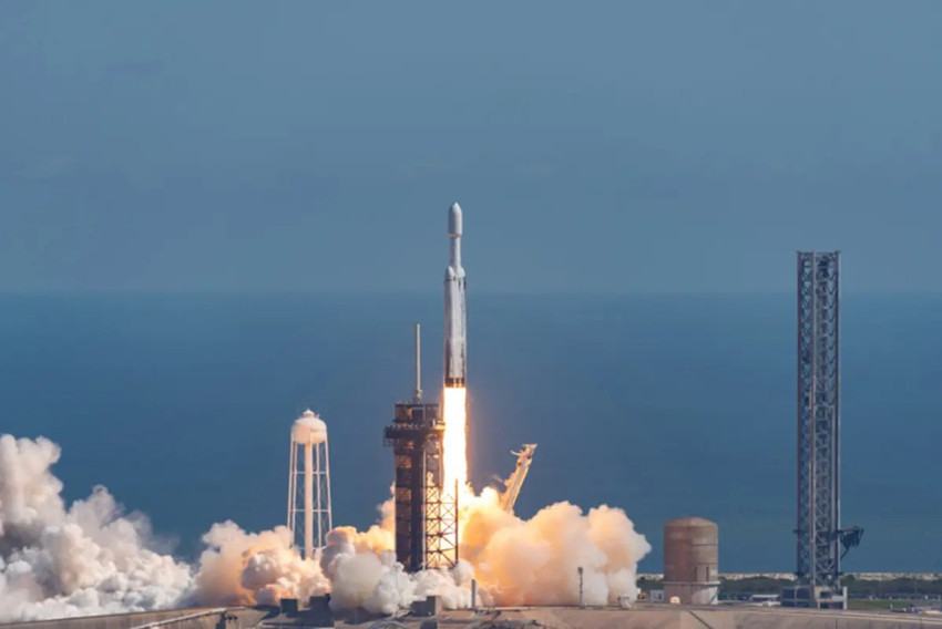 Sosyal medya bu görüntüyü konuşuyor! SpaceX'in uçuşunda UFO mu görüldü? - Resim : 1