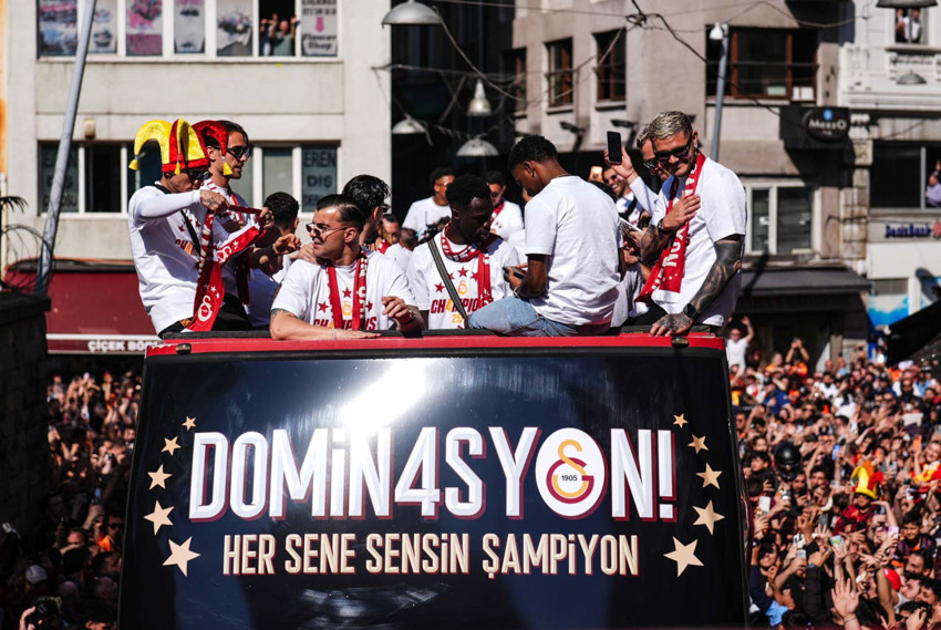 Ali Sami Yen'de muhteşem gece! Süper Lig şampiyonu Galatasaray kupasına kavuştu - Resim : 21