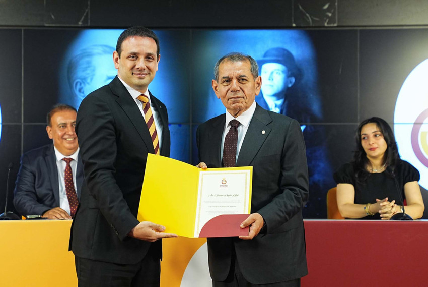 Galatasaray'da yeni dönem resmen başladı! Dursun Özbek ve yönetimi, mazbatalarını aldı - Resim : 1