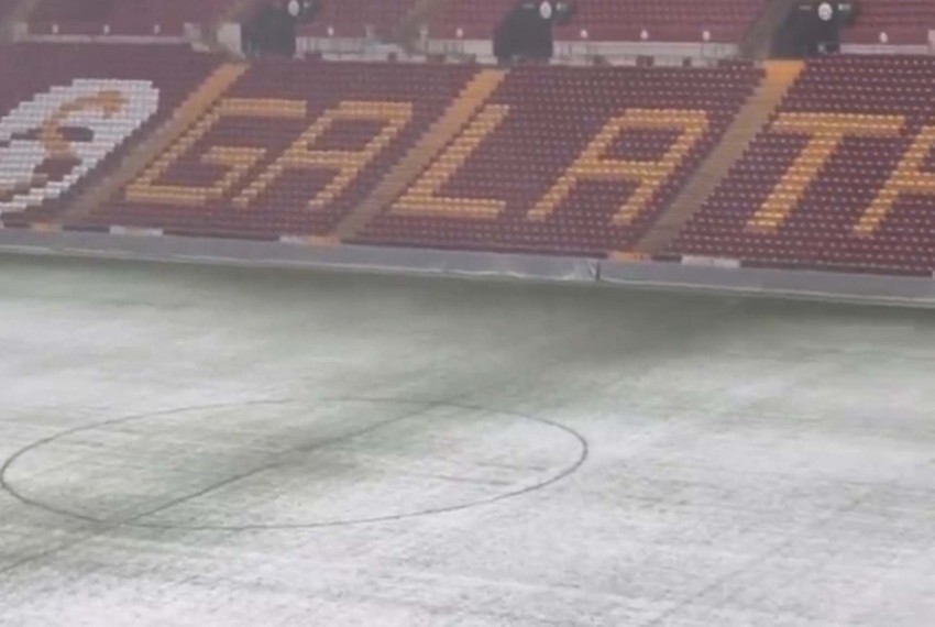 Galatasaray’da AZ Alkmaar maçı öncesi kar yağışı alarmı! Ali Sami Yen beyaza büründü - Resim : 1