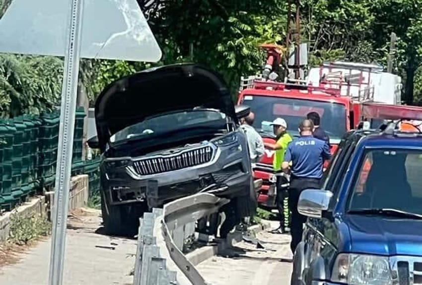 Amasya'da kaza! Otomobil, bariyere asılı kaldı: 1 yaralı - Resim : 1