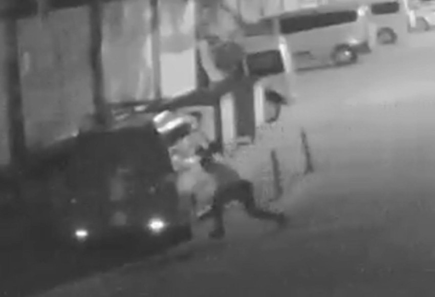 Yabancı uyruklu şahıs, zabıta aracına zarar verdi! - Resim : 2