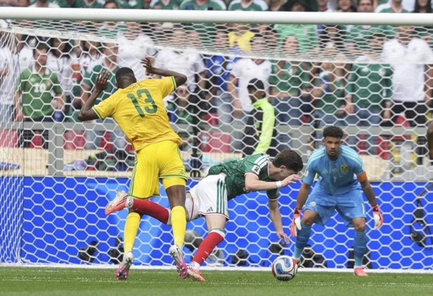 2026 Dünya Kupası'nın açılışında çılgın maç! 2 gol, 3 kırmızı kart! Meksika, Güney Afrika'yı yendi - Resim : 9